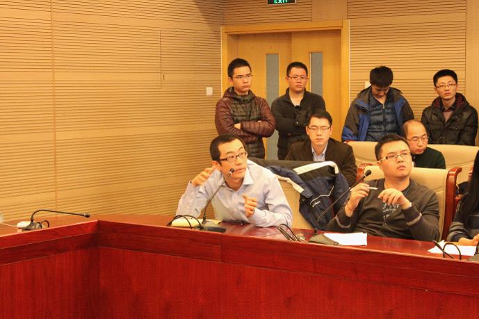 参与讲座的教师、学生与演讲人现场互动交流